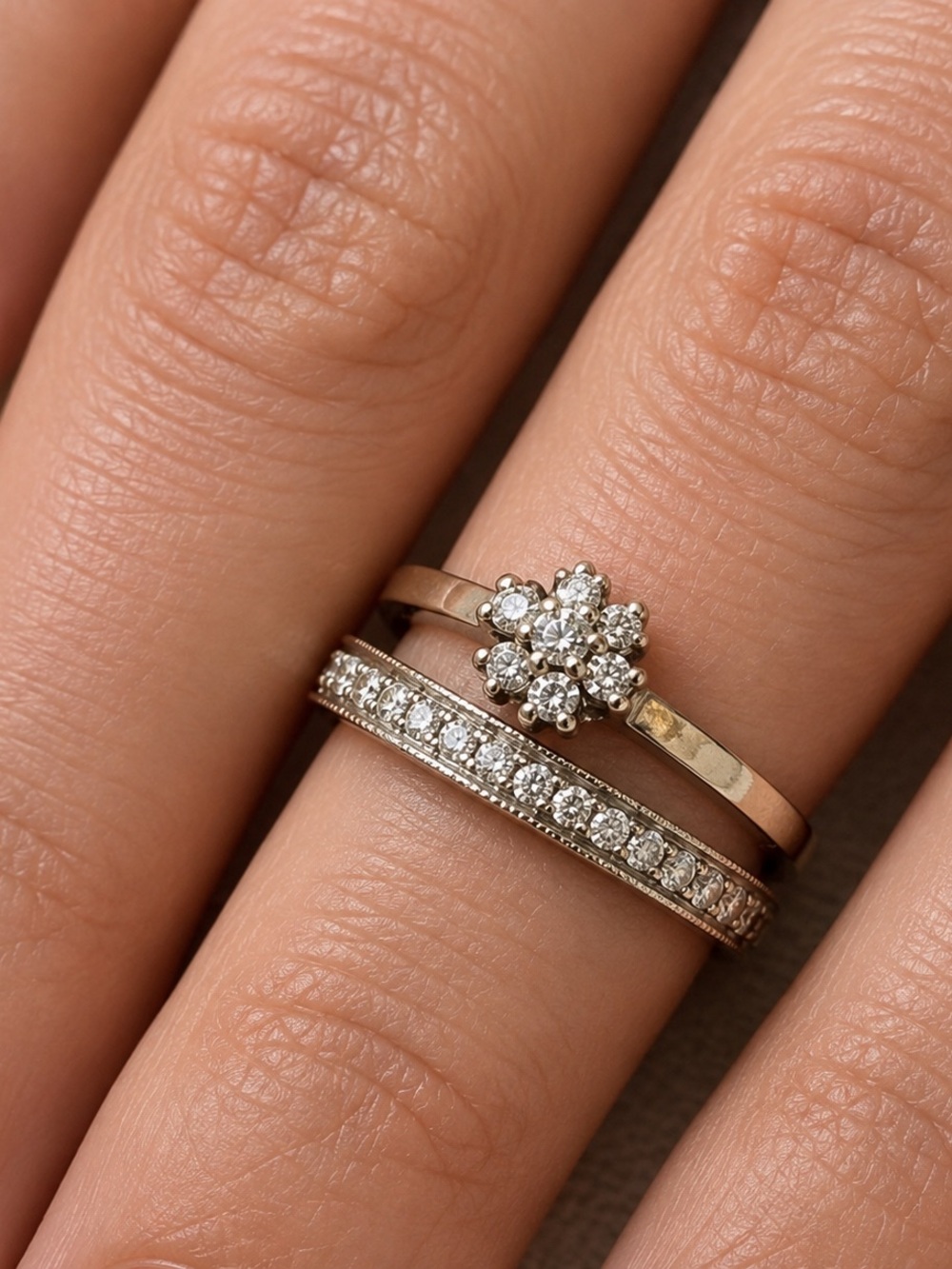 18K GOLD DIAMOND RING - Picture 4 of 5